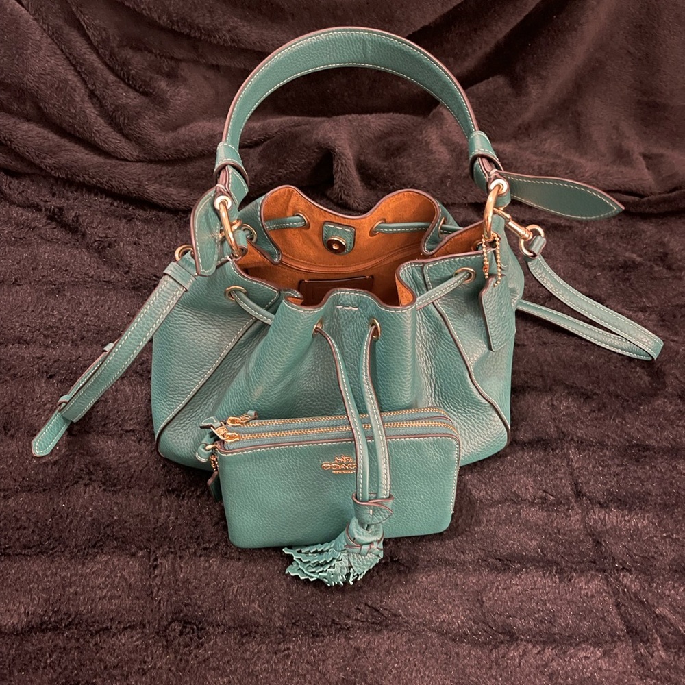 AUTHENTIC USED SMALL GREEN COACH BAG WITH MATCHING WRISTLET
